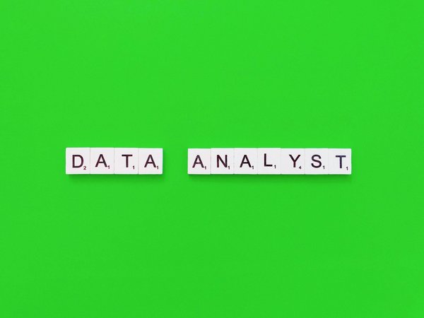 Mission data analyst : découvrez le rôle et les compétences clés